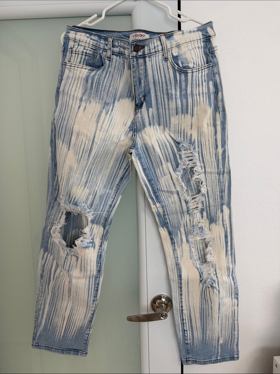 Vibrant Denim - Vibrant Striped Tie-Dye Distressed Boyfriend Jeans - Blue & Cream